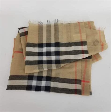 burberry 聖誕節禮物|2020聖誕節交換禮物首選！BURBERRY經典格紋圍巾 .